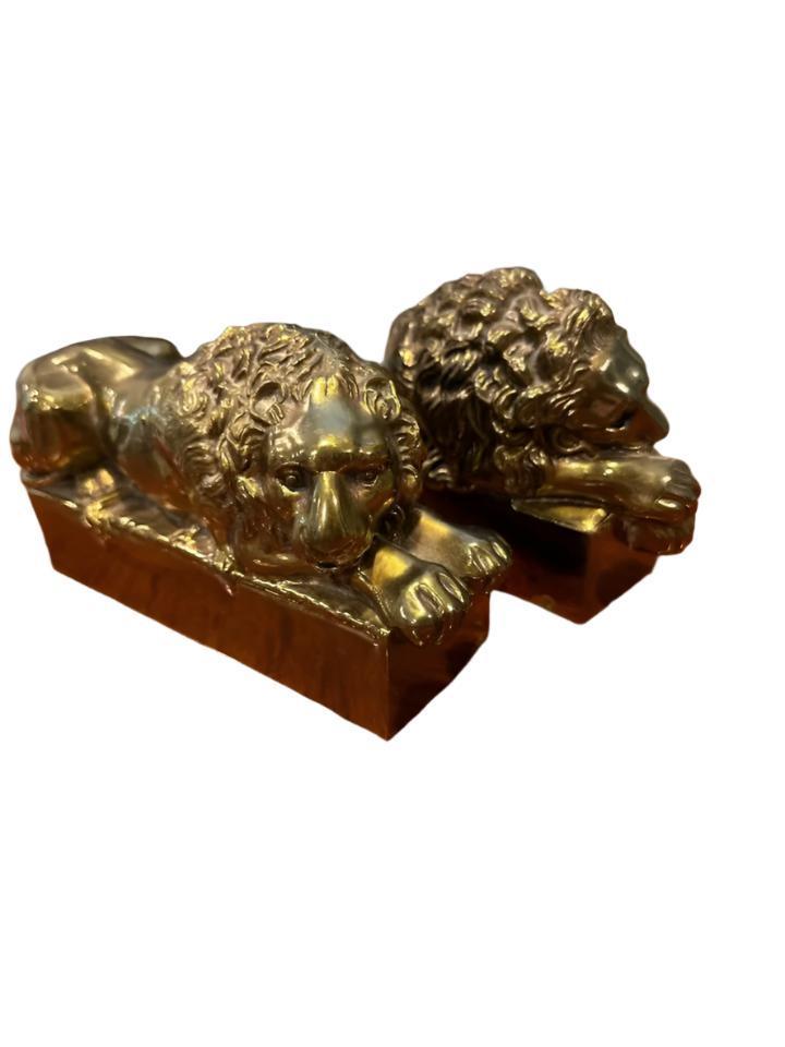 1950s Vintage Antonio Canova (1757-1822) Sleeping Lion Pair Of Cast Brass Lion Bookends