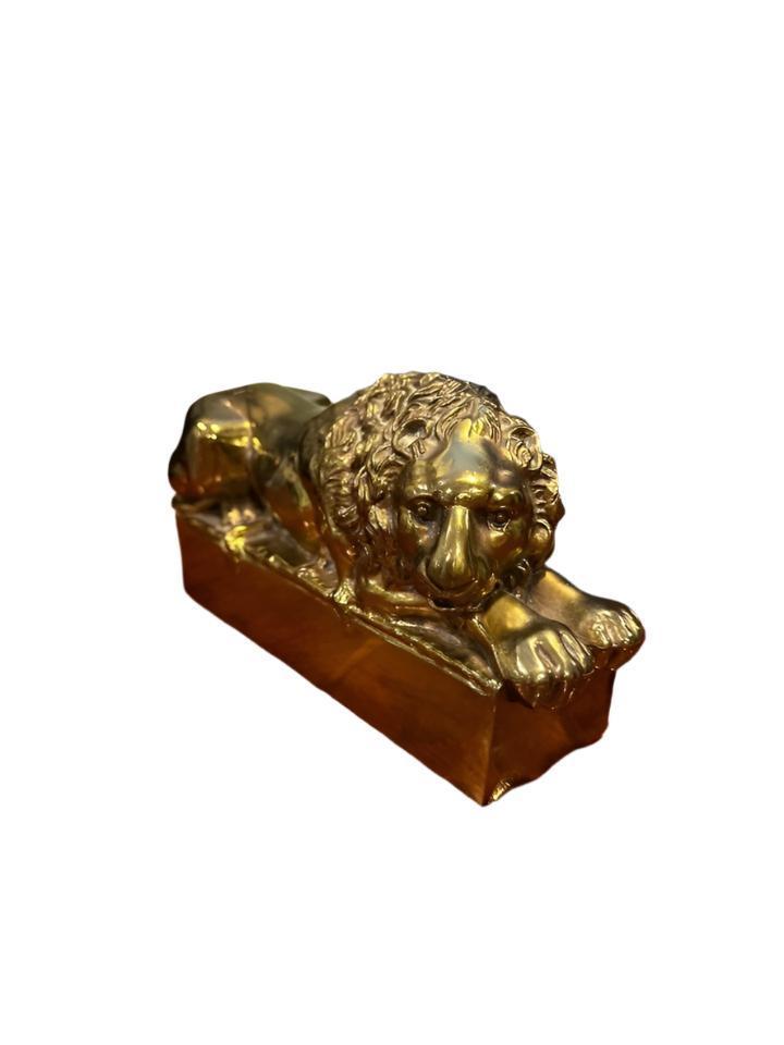 1950s Vintage Antonio Canova (1757-1822) Sleeping Lion Pair Of Cast Brass Lion Bookends