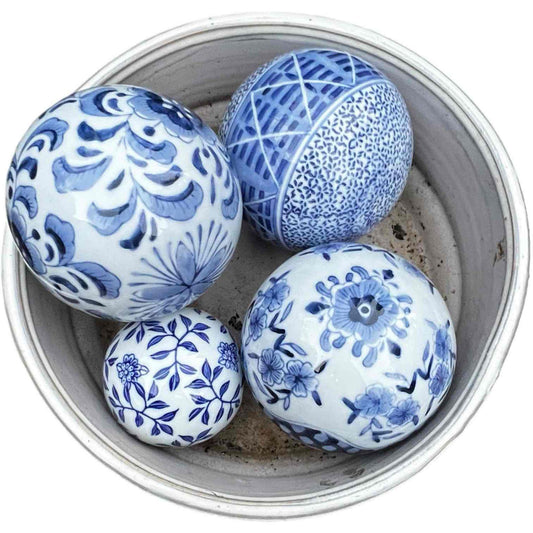 Set of 4 Chinoiserie Blue and White Porcelain Decorative Balls with Tray Centerpiece