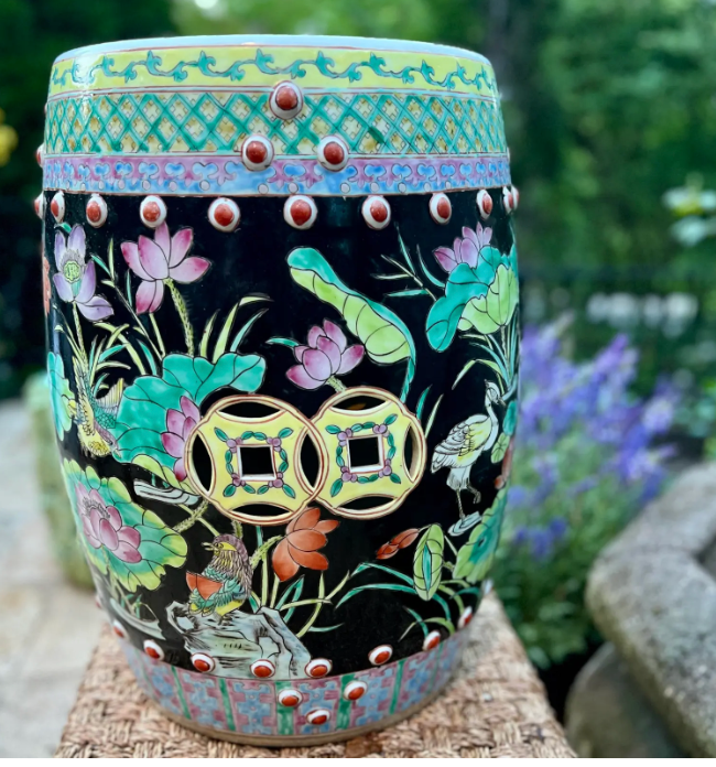 Mid-20th Century Famille Noire Porcelain Garden Stool – Lotus & Crane Motif – Black Ground