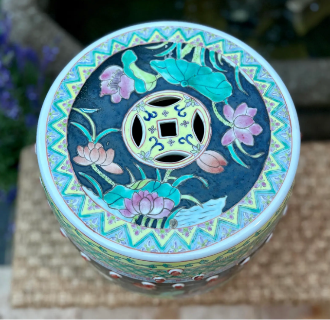 Mid-20th Century Famille Noire Porcelain Garden Stool – Lotus & Crane Motif – Black Ground