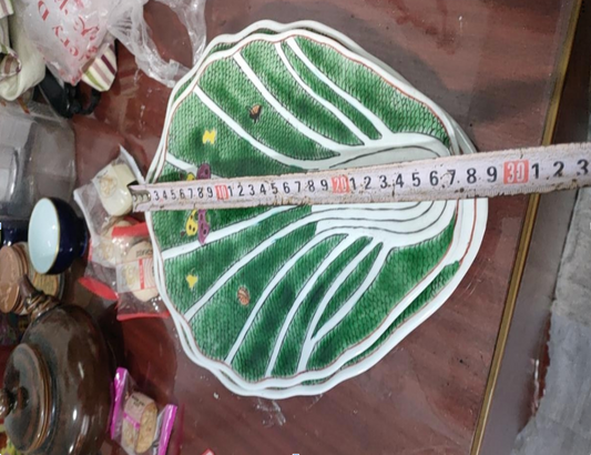 Leaf-Shaped Cabbage Tray – Hand-Painted Green Porcelain
